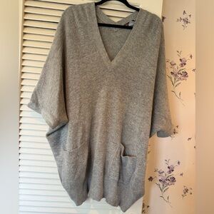 XCVI Grey Wool Blend Short Sleeve V-Neck Pullover with Pockets One Size
